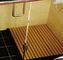 60cm * 80cm Skidproof WPC Beuk In reliëf gemaakte Mat voor Badkamers Gemakkelijke Installatie