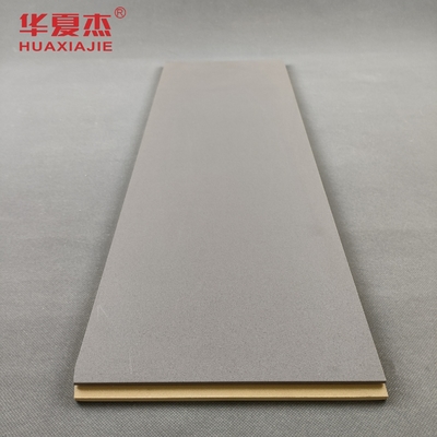 Vlak oppervlak WPC wandpaneel Anticorrosive 600mm x 9mm Voor interieurversiering