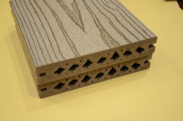 Goede prijs Zwembadwpc Samengestelde Decking Waterdichte/Anticorrosieve Decking Tegels online