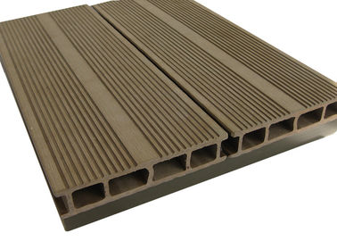 Goede prijs Okkernootkleur WPC Samengestelde Decking/Rekupereerbaar Gangendek voor Tuin online