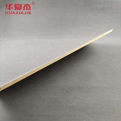 Vlak oppervlak WPC wandpaneel Anticorrosive 600mm x 9mm Voor interieurversiering