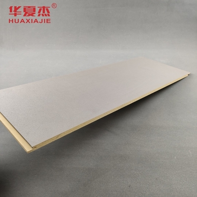 Vlak oppervlak WPC wandpaneel Anticorrosive 600mm x 9mm Voor interieurversiering