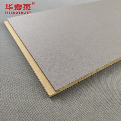Vlak oppervlak WPC wandpaneel Anticorrosive 600mm x 9mm Voor interieurversiering