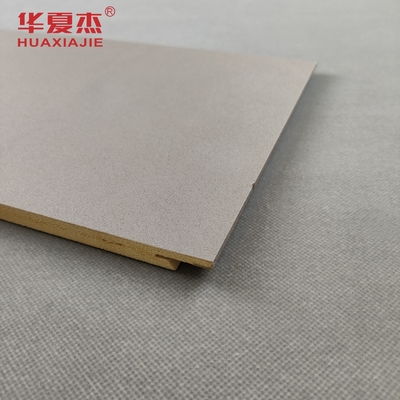 Vlak oppervlak WPC wandpaneel Anticorrosive 600mm x 9mm Voor interieurversiering