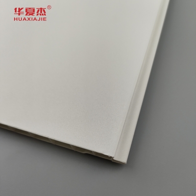 Hoogwaardige gefrostte zuivere witte elegante gelamineerde PVC wandpaneel Indoor PVC panelen voor decoratie