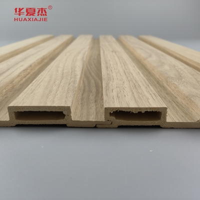 Anti-krassen Natuur Hout Wpc Wandpaneel Buiten decoratie Gelamineerd Wpc Paneel Fluted Board
