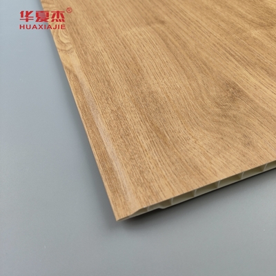 Groothandel van pvc-wandpaneel van houtgraan pvc-plafondpaneel voor woningversiering