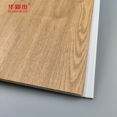 Groothandel van pvc-wandpaneel van houtgraan pvc-plafondpaneel voor woningversiering