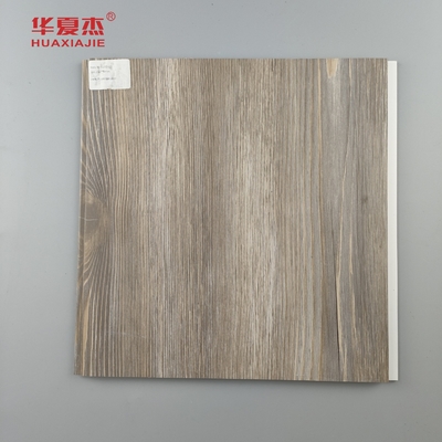 Fabrieksdirecte verkoop PVC wandpaneel gelamineerd houtkorrels PVC decoratie plafondpaneel woning / kantoor