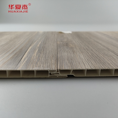 Fabrieksdirecte verkoop PVC wandpaneel gelamineerd houtkorrels PVC decoratie plafondpaneel woning / kantoor