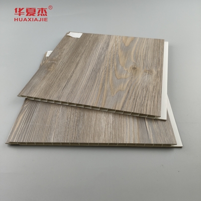 Fabrieksdirecte verkoop PVC wandpaneel gelamineerd houtkorrels PVC decoratie plafondpaneel woning / kantoor