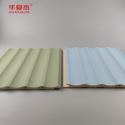 Gelaagd Wpc wandpaneel Fluted Pvc paneel Groen Blauw Gebouw decoratie