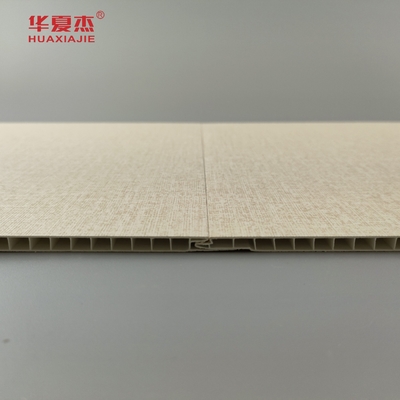 Nieuw ontwerp gelamineerd 250x5mm pvc wandpaneel houten graan plafond panelen binnen- en buiteninrichting