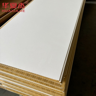 Hoogwaardig wit wpc wandpaneel 600x9mm gelamineerd wpc board waterdicht decoratief materiaal