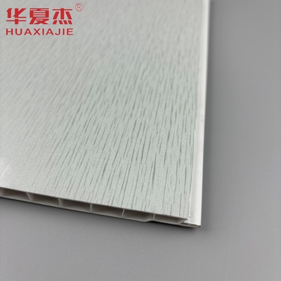 Warm stempelen Pvc wandpaneel Grijzige basisbord met zilveren metalen patroon Plafondpaneel Pvc voor woonkamer decoratie