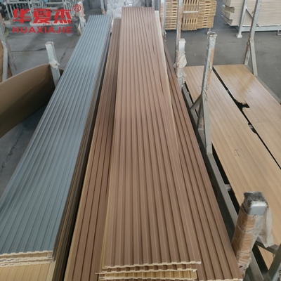 Waterdicht hout-plasticcomposite (WPC) wand- en plafondpaneel voor buitengebruik