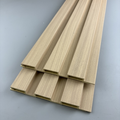 Duurzaam hout plastic composiet co-extrusie WPC gelamineerd wandpaneel voor binneninrichting