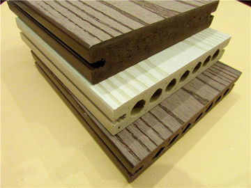Goede prijs In reliëf makend het Kwetsen WPC Samengesteld Decking Stevig pvc Plastic Deckings online
