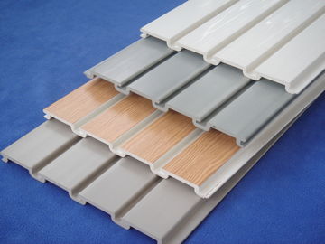 Goede prijs De flexibele Binnenlandse Comités van pvc Slatwall voor de Kelderverdieping van de Bergruimtewasserij online