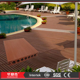 Goede prijs Geborstelde/In reliëf gemaakte WPC Samengestelde Houten Decking 140 * 25mm maakt voor Werf waterdicht online