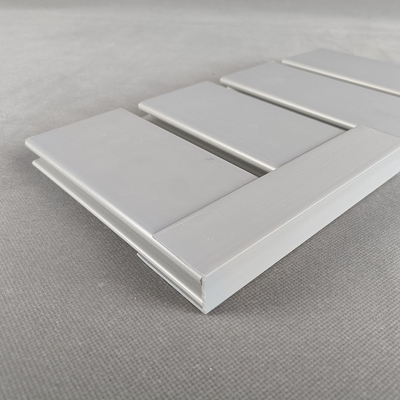 Goede prijs De decoratieve van de Garagepvc Slatwall van de Opslagvertoning Comités Grey For Living Room online