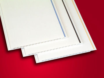 Goede prijs De witte opgepoetste pvc-plafondpanelen met decoratieve lijn, het plafond van ruimtepvc scheept decoratie in online