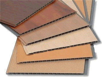 Goede prijs Het Plafondcomités van pvc van de Heatproofbinnenhuisarchitectuur Plastic Houten Kleur online