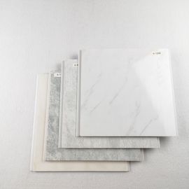 Goede prijs Vuurvaste die pvc-Muurbekleding/Bladen voor Decoratief wordt geperforeerd online
